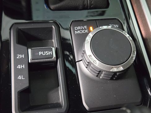 Used 2025 Toyota Sequoia Capstone AWD/4WD image 33