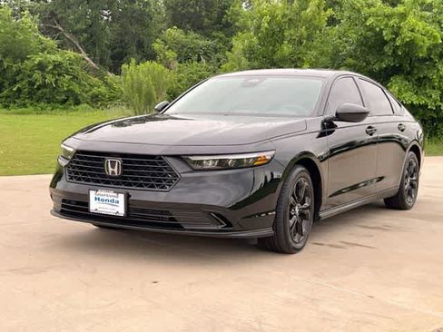 Certified 2025 Honda Accord SE image 2