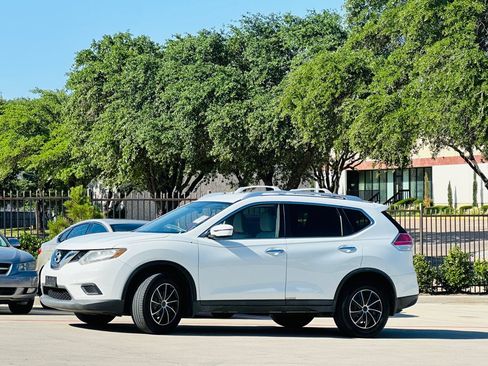 Used 2016 Nissan Rogue S w/ Appearance Package FWD image 4