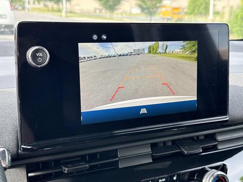 Used 2024 Honda Prologue EX image 5