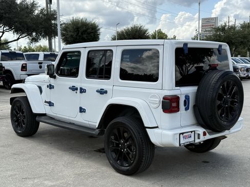 Used 2023 Jeep Wrangler Unlimited Sahara AWD/4WD image 7