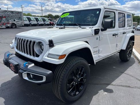 Used 2024 Jeep Wrangler Unlimited Sahara w/ Technology Group AWD/4WD image 7