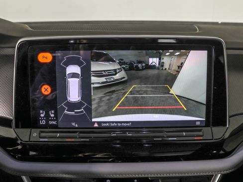 Used 2024 Volkswagen Atlas Peak Edition SEL image 8