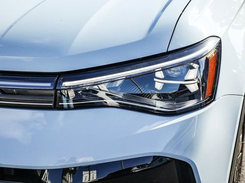 New 2026 Volkswagen Taos SE image 17