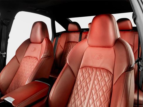 Used 2023 Audi S6 Prestige w/ Prestige Package image 3