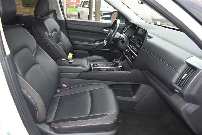 Used 2024 Nissan Pathfinder SL AWD/4WD image 28