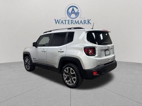 Used 2018 Jeep Renegade Latitude AWD/4WD image 3