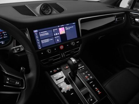 Used 2025 Porsche Macan image 27