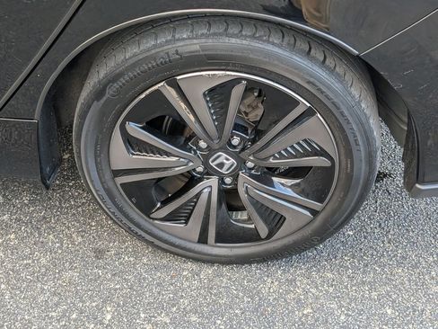 Used 2017 Honda Civic EX image 9