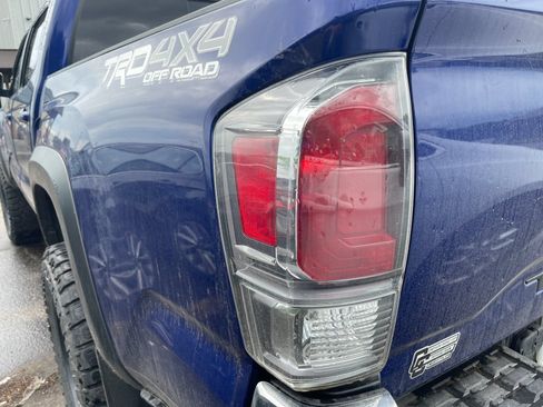 Used 2022 Toyota Tacoma TRD Off-Road AWD/4WD image 7