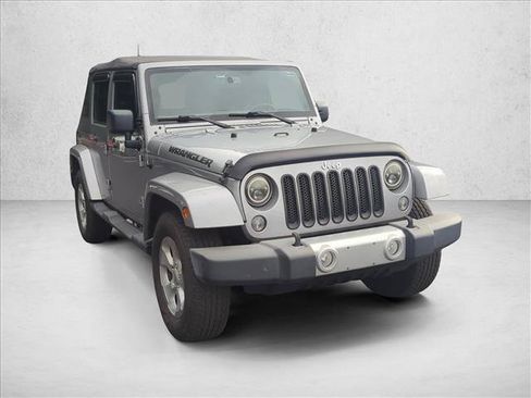 Used 2015 Jeep Wrangler Unlimited Sahara w/ Connectivity Group AWD/4WD image 3