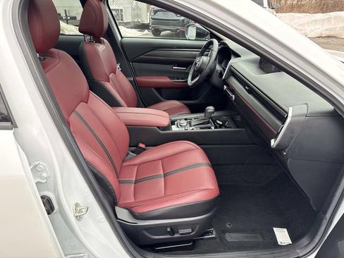 Used 2025 MAZDA CX-50 AWD 2.5 Hybrid w/ Premium Pkg image 9