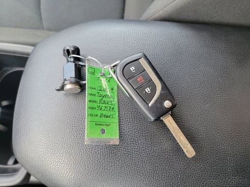 Used 2024 Toyota RAV4 LE AWD/4WD image 27