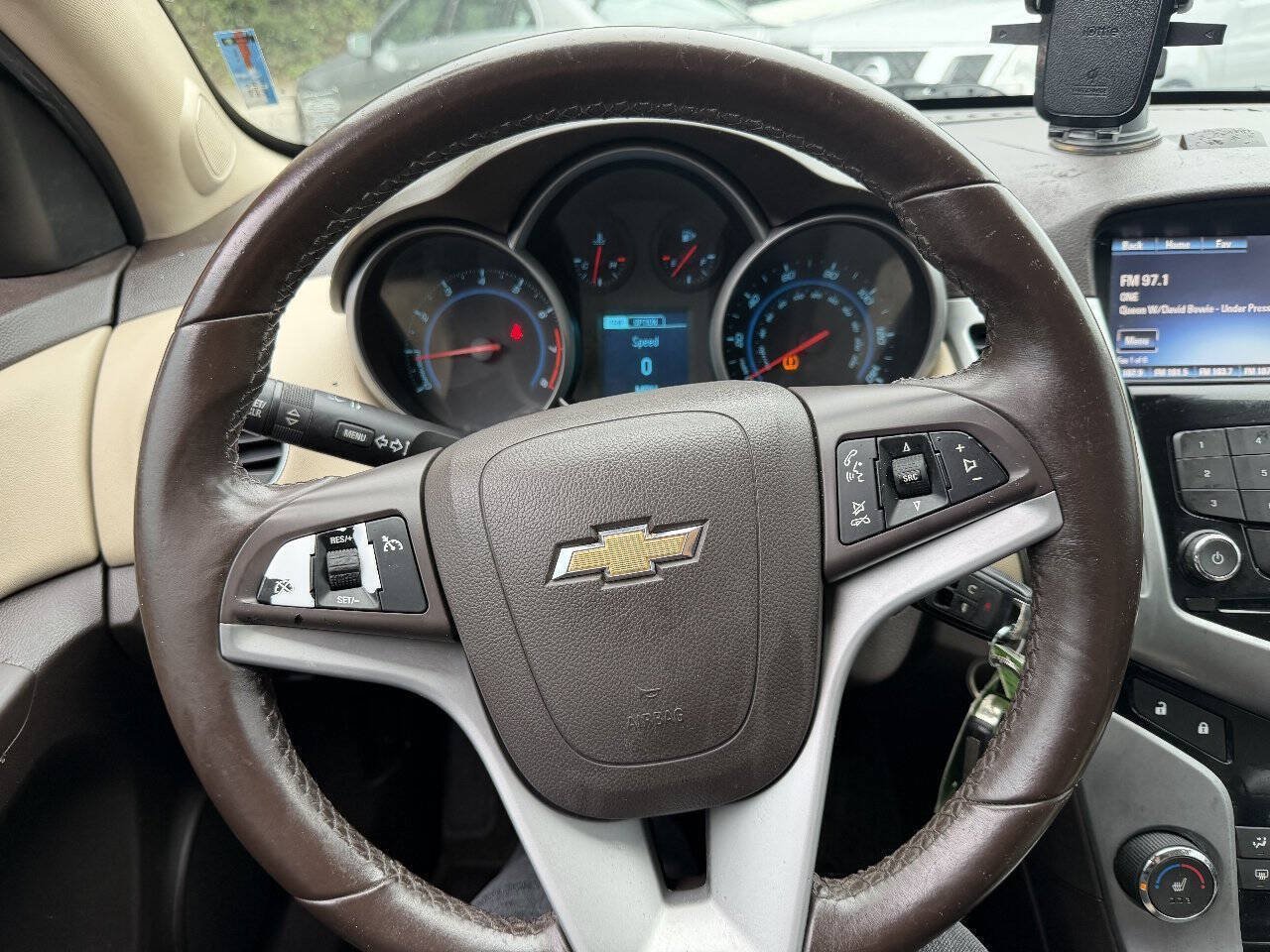 Used 2014 Chevrolet Cruze LT FWD image 17