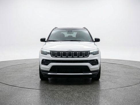 Used 2025 Jeep Compass Limited AWD/4WD image 2