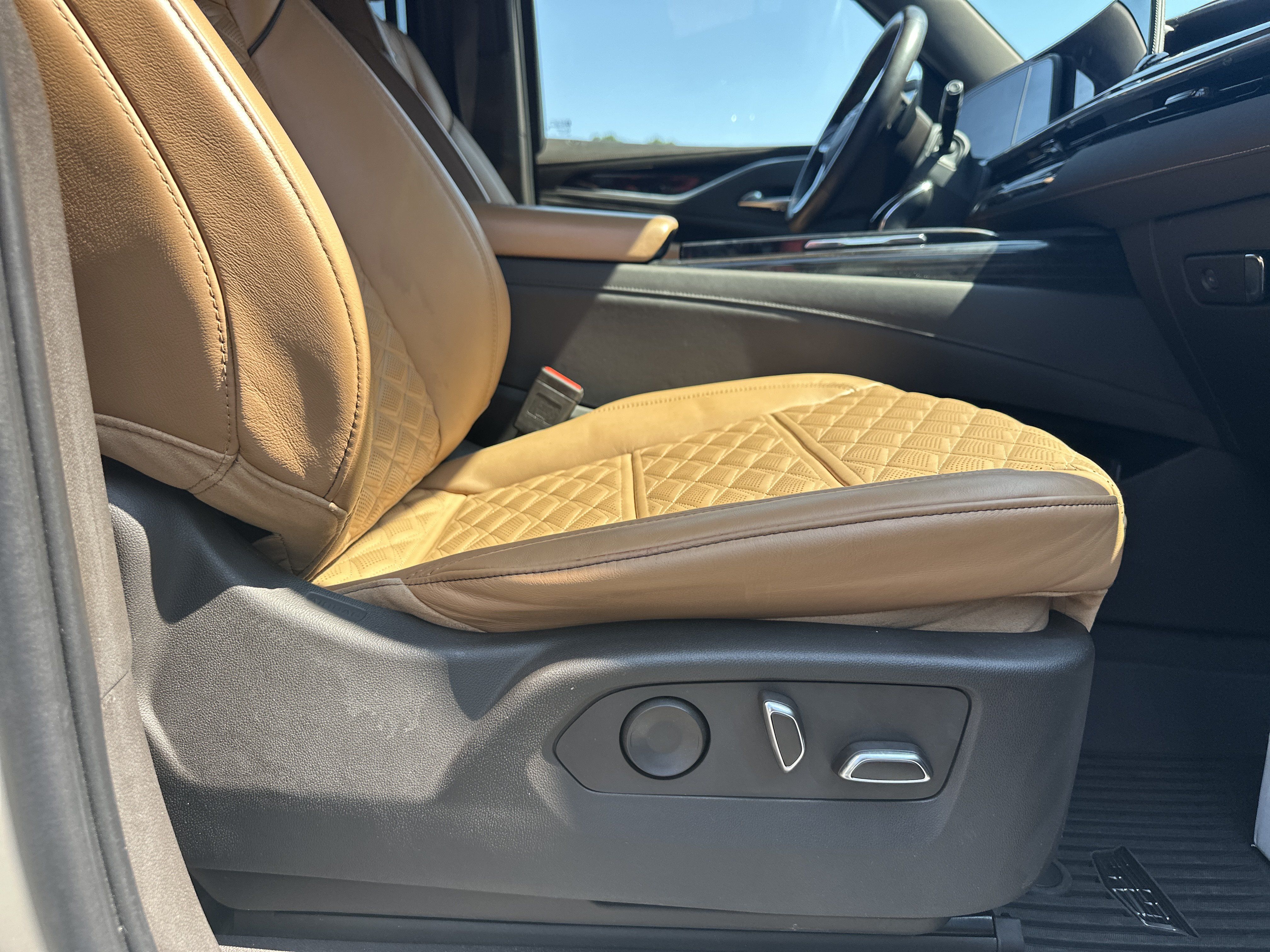 Used 2022 Cadillac Escalade ESV Premium Luxury AWD/4WD image 15