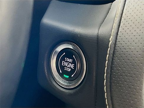 Used 2023 GMC Yukon SLT w/ SLT Premium Package image 16