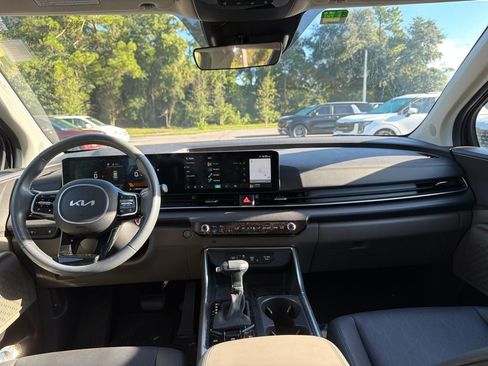 Certified 2025 Kia Carnival EX FWD image 24