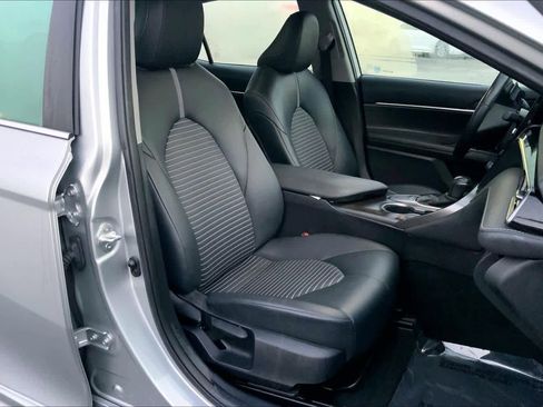 Used 2023 Toyota Camry SE image 8