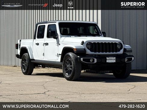 Used 2024 Jeep Gladiator Sport image 1