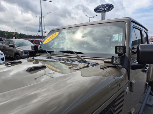 Used 2020 Jeep Gladiator Overland AWD/4WD image 9
