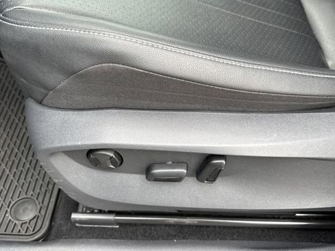 Certified 2023 Volkswagen Tiguan SE image 39