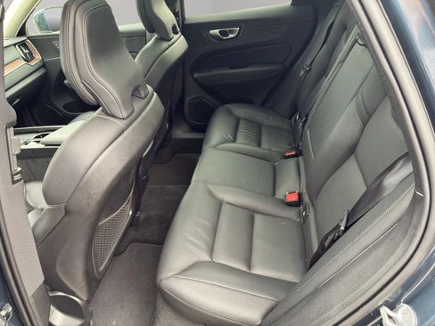 Used 2022 Volvo XC60 B5 Momentum AWD/4WD image 15