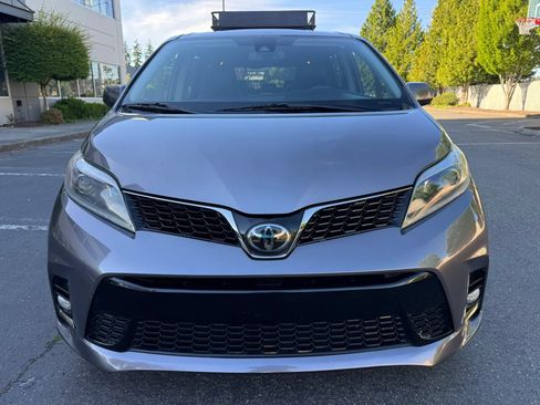 Used 2019 Toyota Sienna SE w/ SE Preferred Package AWD/4WD image 3