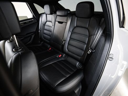 Certified 2023 Porsche Macan AWD/4WD image 24
