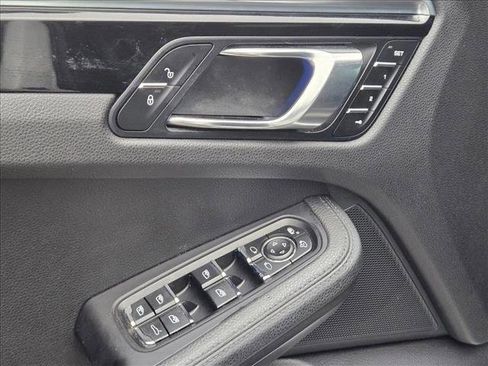Used 2018 Porsche Macan image 9