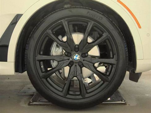 Used 2024 BMW X7 xDrive40i w/ M Sport Package AWD/4WD image 18