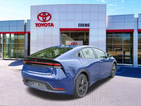 Certified 2025 Toyota Prius LE FWD image 3