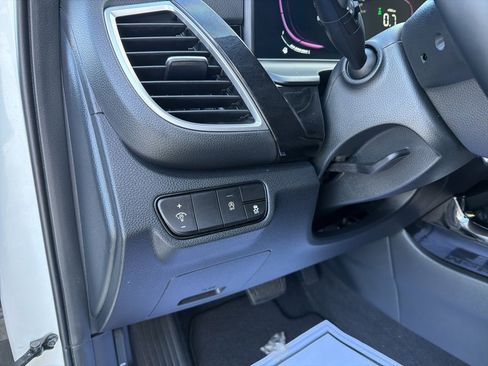 Certified 2025 Kia Seltos S image 32