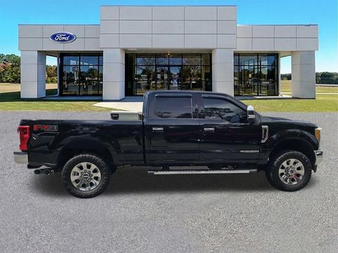 Used 2017 Ford F250 Lariat w/ Lariat Ultimate Package AWD/4WD image 3