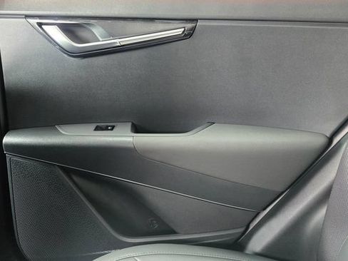 New 2026 Kia Niro EX FWD image 8