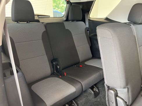 Used 2021 Chevrolet Traverse LT image 44