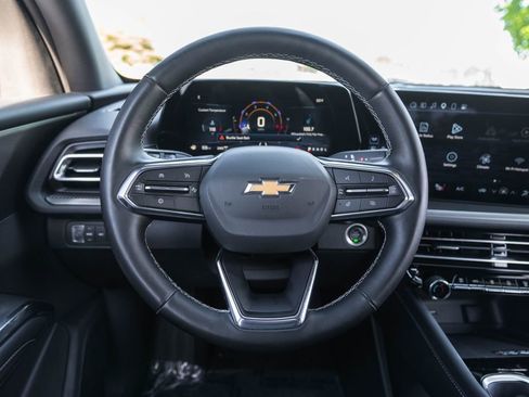 Used 2025 Chevrolet Traverse LT AWD/4WD image 15