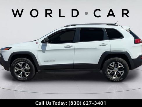 Used 2014 Jeep Cherokee Trailhawk w/ Leather Interior Group AWD/4WD image 9