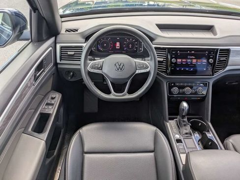 Used 2023 Volkswagen Atlas Cross Sport SE w/ Panoramic Sunroof Package FWD image 17
