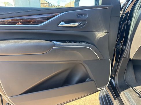 Used 2023 Cadillac Escalade ESV Premium Luxury image 10