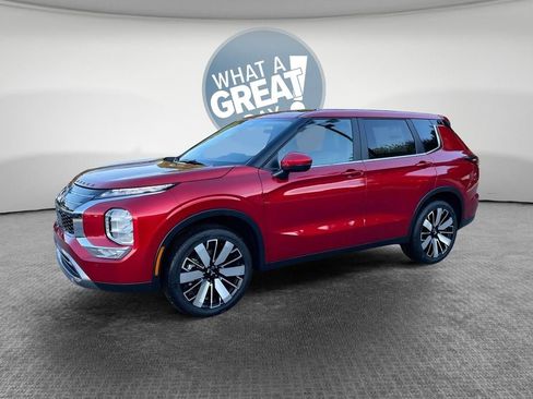 New 2025 Mitsubishi Outlander SE image 3
