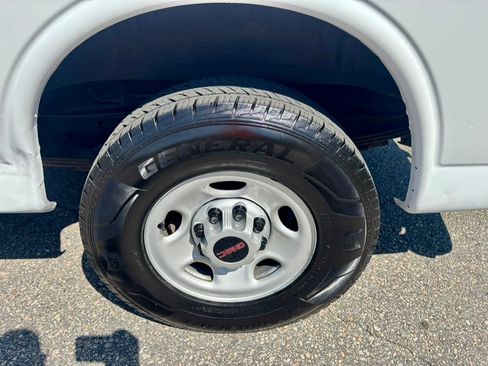 Used 2017 GMC Savana 2500 Extended RWD image 30