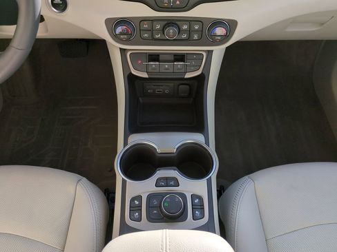 Used 2024 GMC Terrain Denali w/ Denali Premium Package image 18