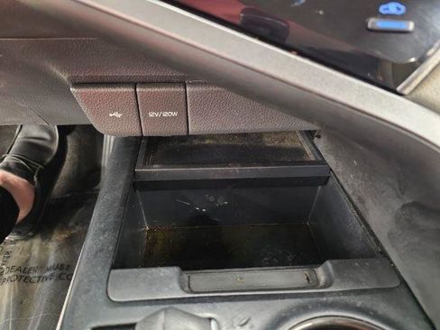 Used 2020 Toyota Camry SE image 18