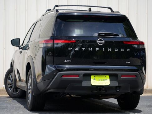 Used 2024 Nissan Pathfinder SV w/ SV Premium Package FWD image 5
