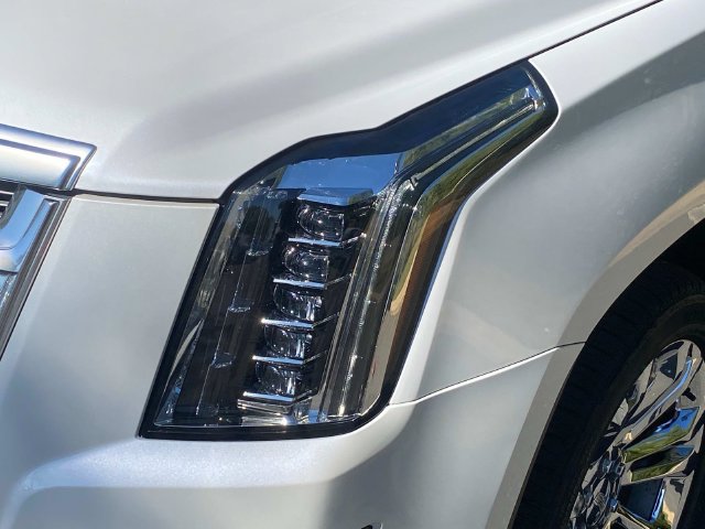 Used 2018 Cadillac Escalade Luxury w/ LPO, Radiant Package AWD/4WD image 5