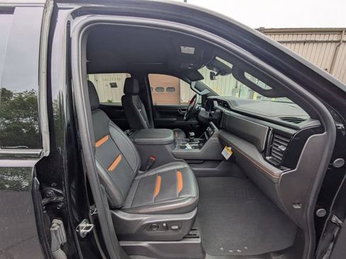 Used 2024 GMC Sierra 1500 AT4 w/ Technology Package AWD/4WD image 36
