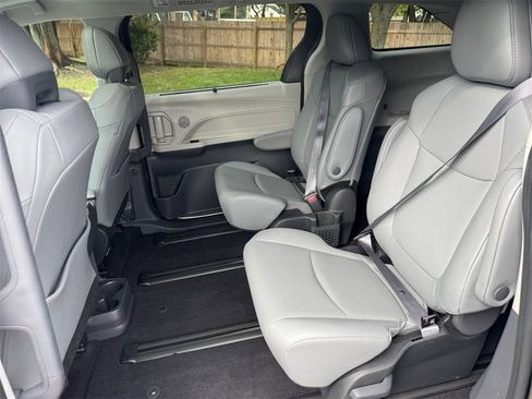 Used 2024 Toyota Sienna XLE image 18