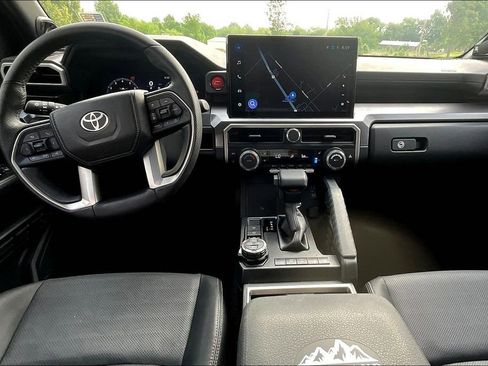 Used 2025 Toyota 4Runner TRD Off-Road Premium AWD/4WD image 12
