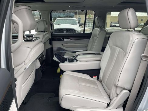 Used 2023 Jeep Grand Wagoneer L Series II image 4